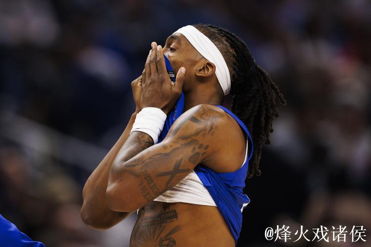 曼恩与快船签下3年4700万提前续约合同 上赛季场均得分8.8分 曼恩与快船签下3年4700万提前续约合同 上赛季场均得分8.8分